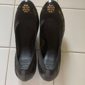 Black Tory Burch flats with small logo. Size 7.5